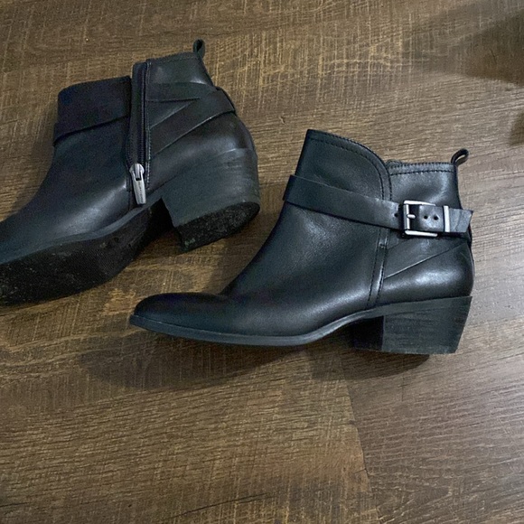 Women’s booties - Picture 2 of 2